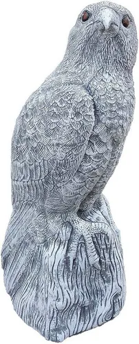 Stone and Style Gartenfigur Frostfeste Steinfigur Falke - Majestätische Gartenfigur eines Falken aus hochwertigem Steinguss, frostfest und wetterbeständig bis -30 °C. Handgefertigt in Deutschland, ideal für Garten, Terrasse oder Balkon als imposantes Deko-Highlight.