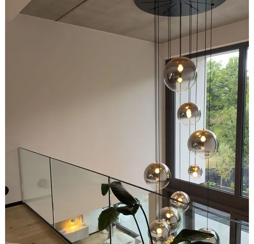 s.luce Pendelleuchte XL Galerieleuchte Orb 8-flammig - Stilvolle Lampen für Galerien! Die s.luce Orb Leuchte mit 8 Glaskugeln in verschiedenen Größen schafft beeindruckende Lichtakzente und lässt Ihrer Kreativität bei der Anordnung freien Lauf.