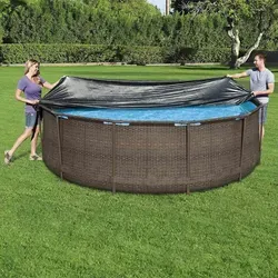 Bestway Pool-Abdeckplane Flowclear 366 cm - Poolzubehör: Schütze deinen Pool effektiv vor Schmutz und Algen mit der langlebigen Bestway Flowclear Abdeckplane. Ideal für Pools mit 366 cm Durchmesser, inklusive Abflusslöchern und Befestigungsseilen.