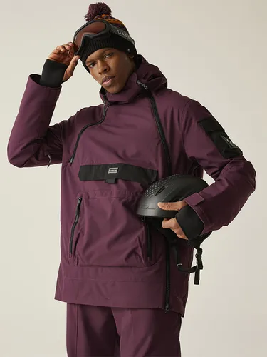 Dare 2b Ski- und Snowboardjacke T-bar II in Bordeaux, Größe XXL für Herren - Wasserdichte und atmungsaktive Dare 2b Ski- und Snowboardjacke T-bar II in Bordeaux, ideal für Outdoor-Aktivitäten. Mit verstellbarer Kapuze und praktischen Taschen für optimalen Komfort.