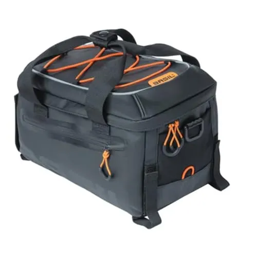 Basil Miles Tarpaulin Gepäckträgertasche - 7 Liter - Fahrradtasche aus wasserdichtem Material, ideal für Radfahrer, die Stil und Funktionalität schätzen.