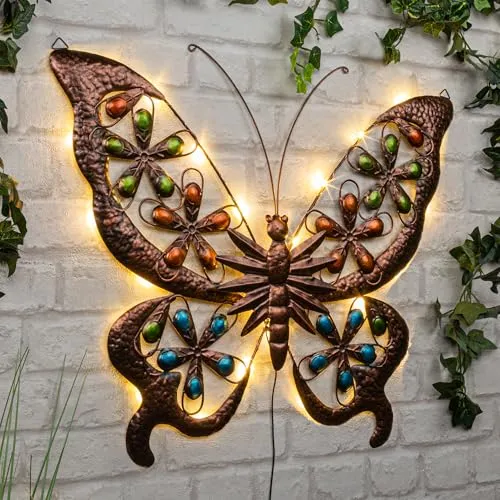 Spetebo Wanddekoobjekt Solar Schmetterling in Bronze - Schönes Wanddekoobjekt aus Metall mit einem eleganten Schmetterlingsmotiv. Inklusive Solar Modul und 24 warmweißen LEDs für eine stimmungsvolle Beleuchtung im Garten. Maße: 61x52x2 cm.