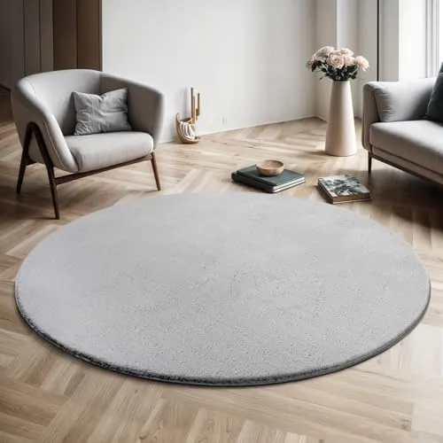 the carpet Relax Moderner Flauschiger Kurzflor Teppich Grau, Rund 160 cm - Stylischer Kurzflor Teppich in Felloptik für Wohnzimmer oder Flur. Waschbar bis 30 Grad, ideal für Familien. Rutschfeste Unterseite sorgt für sicheren Halt. Verfügbar in verschiedenen Größen.