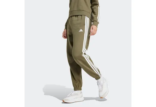 adidas ESSENTIALS 3-STREIFEN Sporthose LOOSE-FIT in Oliv - Sportliche 1-tlg. Sporthose mit elastischem Bund und schmal zulaufender Beinform. Hergestellt aus hochwertigem Material für optimalen Tragekomfort. Ideal für aktive Tage!