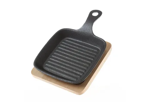 GAUMENKICK Minipfanne 14cm mit Stiel und Holzuntersetzer - Praktische Gusseisen-Minipfanne für die Zubereitung über offenem Feuer oder in der Küche. Ideal für gleichmäßige Wärmeverteilung und langlebigen Einsatz. Inklusive Holzuntersetzer für sicheres Servieren.