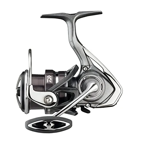 Daiwa Exceler LT Rolle 4000-CP - Hochwertige Spinnrolle für Raubfische - Die Daiwa Exceler LT Rolle 4000-CP überzeugt durch ihr geringes Gewicht und die hohe Schnurkapazität. Ideal für das Angeln mit Gummifischen und Hardbaits. Perfekt für leidenschaftliche Angler!