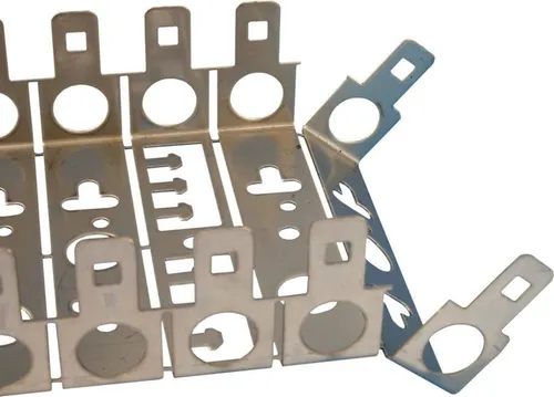 CobiNet Montagewanne 103369 für Fernmeldeleisten - Praktische Montagewanne für bis zu 30 Anschlussleisten, kompakt und robust. Ideal für professionelle Installationen. Maße: 750 mm x 104,5 mm x 30 mm.