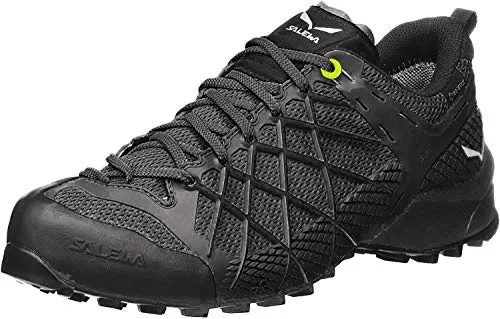 Salewa Wildfire Gore-Tex Herren Zustiegsschuhe, Schwarz, 39 - Wasserdichter Zustiegsschuh mit GORE-TEX Membran und griffiger POMOCA Sohle für optimale Kletterperformance und schnelle Zustiege. Ideal für technische Kraxeleien und alpine Abenteuer.