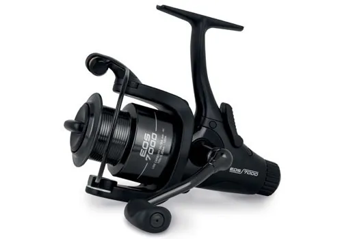 FOX EOS 5000 Freilaufrolle - Angelrolle für Karpfenangler, bietet präzises Freilaufsystem und hohe Zuverlässigkeit beim Fangen großer Fische.
