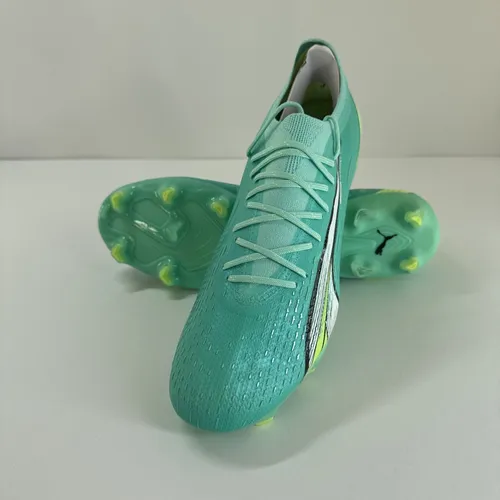 PUMA ULTRA Ultimate FG/AG Nocken Fußballschuhe - Unisex Fußballschuhe in Mint für Outdoor, Größe EUR 45, mit leichtem Kunstleder-Obermaterial für optimale Ballkontrolle und Geschwindigkeit.