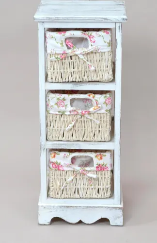Regal mit 3 handgeflochtenen Körben Samuel - Kommode im romantischen Used Look, aus massivem Paulownia-Holz, mit dekorativen, handgeflochtenen Körben in Rosendessin – ideal für kleine Räume.