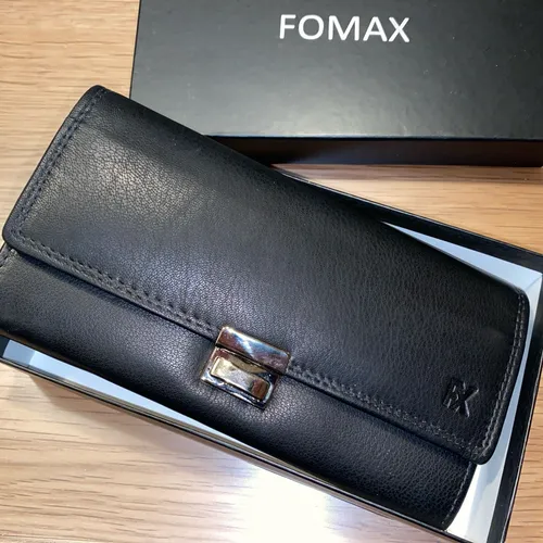 FOMAX Kellner Geldbörse aus Nappa Leder mit RFID-Schutz - Hochwertiges Portemonnaie mit 7 großen Fächern für Geldscheine und Dokumente, RFID-Schutz für Datensicherheit und verstellbarem Verschluss für Flexibilität im Arbeitsalltag.