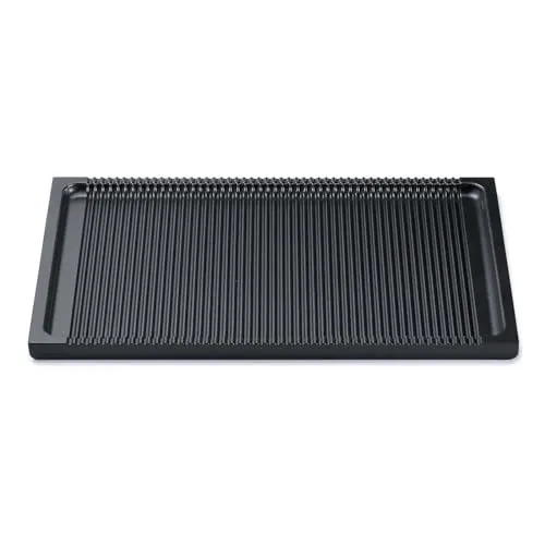 Betty Bossi Grillplatte "Classic" Plancha - Hochwertige Antihaft-Grillpfanne aus recyceltem Aluminium - Pfannen für Fleisch, Fisch und Gemüse mit idealer Hitzeverteilung und spülmaschinengeeignet. Genießen Sie perfekte Grillstreifen dank der speziellen Rillen.