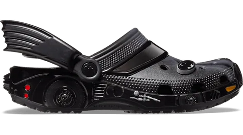 Crocs Batman Batmobile Classic Clog 38-39 EU Schwarz - Stylische Clogs mit Batman Batmobil Design und Flügeln für Superhelden-Fans. Perfekt für lässige Tage und als einzigartiges Geschenk. Qualität und Komfort von Crocs garantiert.