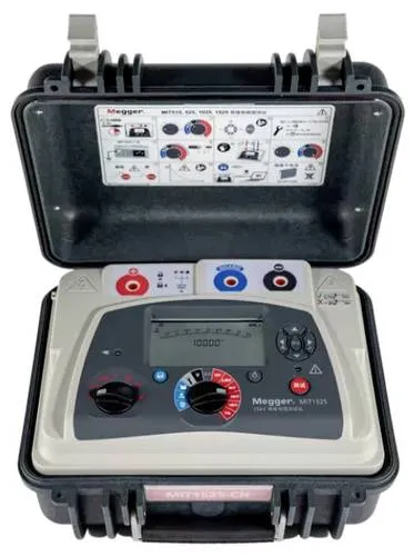 Megger MIT1025/2 10 kV Isolationsmessgerät - Spannungsprüfer mit robustem Design, hohem Sicherheitsstandard und intuitivem Farbdisplay, ideal für präzise Isolationsmessungen in extremen Umgebungen.