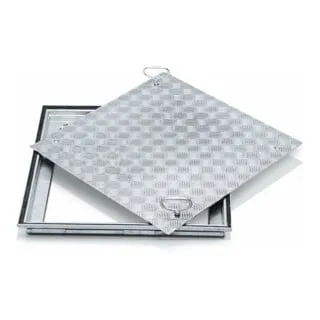 ZARGES Schachtabdeckung Stahl verzinkt 1000 x 1000 mm - Einzelteile für Schacht- & Steigleitern, begehbare Schachtabdeckung nach DIN EN 124, leicht zu öffnen und geruchs- sowie tagwasserdicht, Prüfkraft bis 1.5t.