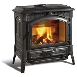 Kaminofen La Nordica Thermo Isotta 15kW - Wasserführend und Effizient - Kaminöfen: Elegante Wärme mit 15kW Nennleistung, ideal für Heizungsanschluss und Brauchwassererwärmung. Mit innovativem Nachverbrennungssystem für umweltfreundliches Heizen und hitzebeständigem Keramikglas für klare Sicht auf das Feuer.