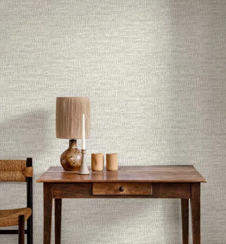 Rasch Vliestapete Amara 720617 - Abstrakt Holz Optik Grau Silber Metallic - Tapeten im Skandi-Look, verleihen jedem Raum modernen Luxus und Behaglichkeit. Die Vliestapete 720617 überzeugt mit abstrakter Holzoptik und dezentem Metallic-Effekt.