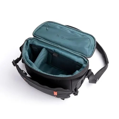 PGYTECH OneMo Sling Kameratasche 7L-9L, Wasserdichte Fototasche Umhängetasche Herren Schultertasche, SLR Tasche für Sony/Canon/Nikon/DJI Mini 4 Pro/Avata 2/Mavic/Stativ/Laptop, Schwarz