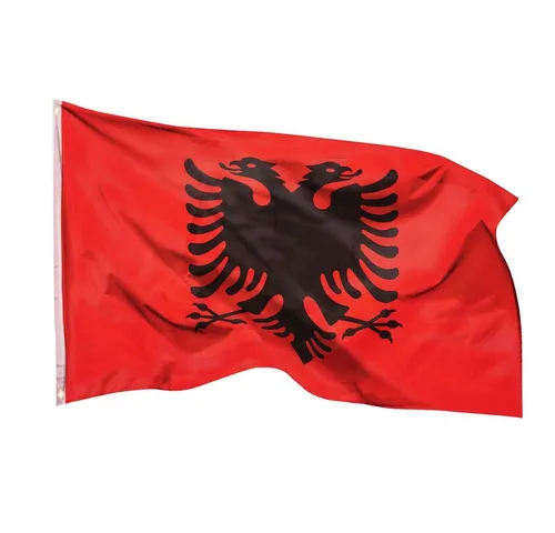 PHENO FLAGS Albanische Flagge 90 x 150 cm mit Messingösen - Dekorative albanische Flagge für Sportevents und Feiern. Wetterfest, reißfest und mit stabilen Messingösen für einfaches Hissen. Ideal für Balkon, Garten und Vereinsräume.