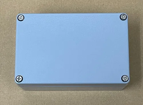 Rose Aluminium Gehäuse 01081306/A110 - Anschlussdosen & Gehäuse, robustes Aluminiumgehäuse mit IP66 Schutzart, ideal für den Einsatz in rauen Industrieumgebungen.