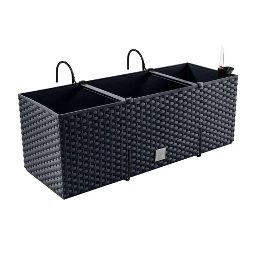 Balkonkasten Geländertopf RATO CASE 50cm Anthrazit mit Bewässerung - Eleganter Blumentopf im Rattan-Design für Terrassen und Gärten. Inklusive Bewässerungssystem für optimale Pflanzenpflege. UV- und witterungsbeständig, ideal für den Außenbereich.