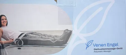 Venen Engel 6 Premium Medical mit Lymph-Flow Pants - Medizinisches Massagegerät zur Linderung von venösen und lymphatischen Beschwerden. 6 Programme für gezielte Druckmassage, die Beinumfang reduziert und Cellulite sichtbar glättet.
