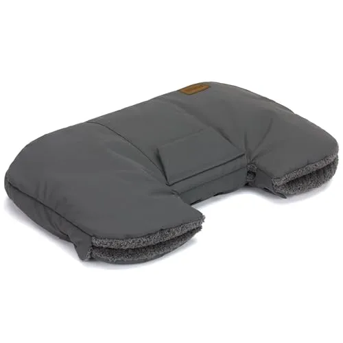Fillikid Handwärmer Kalix Teddy Exklusiv – Kuscheliger Handmuff für Kinderwagen - Kuschelige Wärme für kalte Tage: Der Fillikid Handwärmer Kalix bietet dank weichem Fleece-Innenfutter angenehmen Komfort. Wind- und wasserabweisend, ideal für Herbst- und Winterspaziergänge. Pflegeleicht und universell passend für alle Kinderwagen.