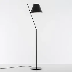 Artemide La Petite Terra Stehleuchte Schwarz 1753030A - Elegante Stehleuchte mit modernem Design, aus leichtem Polycarbonat und Aluminium. Bietet warmes, indirektes Licht und verleiht jedem Raum einen stilvollen Akzent.