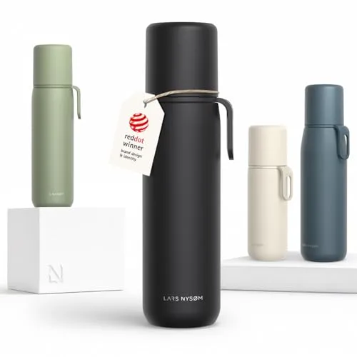 LARS NYSØM Edelstahl Thermosflasche 750ml - Doppelwandige Isolierflasche mit Becher & Tragegurt - Vielseitige Edelstahl Thermosflasche mit abnehmbarem Becher und Tragegurt. Hält Getränke bis zu 12h warm und 24h kalt. Ideal für Büro, Reisen und Outdoor-Aktivitäten, auslaufsicher und robust.