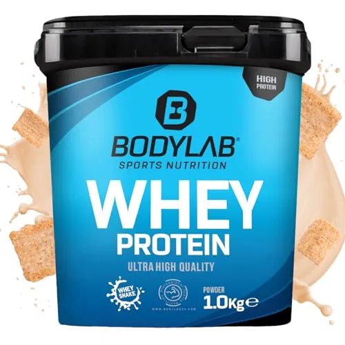 Bodylab24 Whey Protein Pulver, Cinnamon Cereal, 1kg - Molkenproteine mit bis zu 80% Eiweißgehalt, ideal für Muskelaufbau und Fitness. Perfekte Löslichkeit in Wasser und Milch, frei von Aspartam.