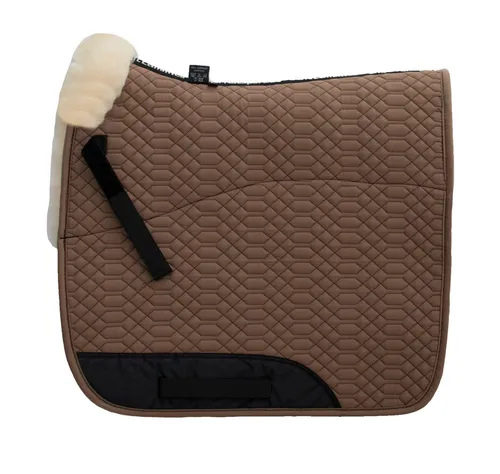 Engel Reitsport Lammfell Schabracke SCHABRA1 - Dressurschabracke mit hochwertigem Lammfellrand für optimalen Komfort und Druckverteilung beim Reiten, geeignet für Vollblut, Warmblut und Kaltblut.