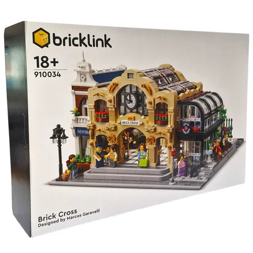LEGO Bricklink Designer Program: 910034 - Brick Cross Train Station Bahnhof - Serie 2 - 2024 - Lego Bahnhof Brick Cross, restauriert und modernisiert, mit 8 Minifiguren und einer stilvollen Bar für entspannte Momente nach der Arbeit.