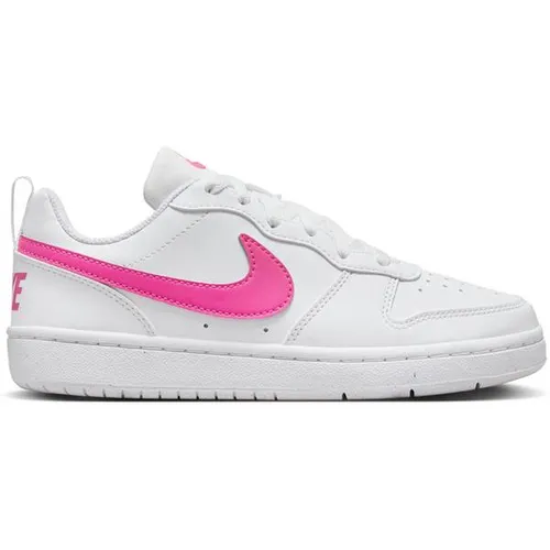 Nike Court Borough Low Recraft (GS) Sneakers für Kinder - Sportliche Sneakers für Kinder mit dämpfender Einlegesohle und Flexkerben in der Außensohle, ideal zum Laufen, Springen und Spielen. Perfekt für Sport und Alltag im einzigartigen Nike Design.