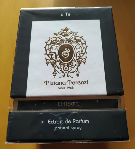 Unisex-Parfüm Tiziana Terenzi Lillipur 100 ml - Unisex Düfte - Erleben Sie die mystische Aura des Tiziana Terenzi Lillipur Parfüms, inspiriert von den heiligen Tempeln Nepals. Ein einzigartiger Duft, der Spiritualität und innere Ruhe fördert.