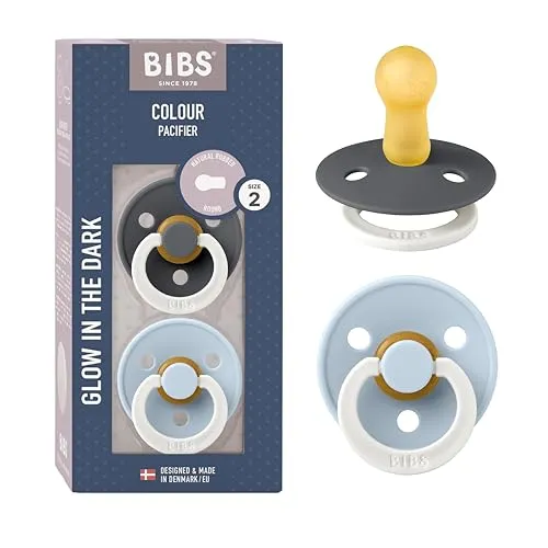 BIBS Colour Glow Schnuller 2er-Pack, BPA-frei. Leuchtet im Dunkeln, Kirschform Nippel. Naturkautschuk/Latex, Hergestellt in Dänemark. Größe 2 | 6+ Monate | 2-Pack, Iron NIGHT/Baby Blue NIGHT
