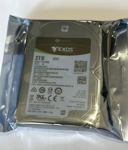 Seagate Exos 7E2000 2TB interne HDD - Leistungsstarke 2,5 Zoll Festplatte mit 7200 RPM, ideal für PC-Anwendungen. Schnelle SATA 6Gb/s Schnittstelle und 256 MB Cache sorgen für effiziente Datenverarbeitung.