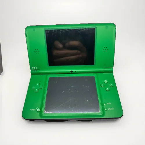 Nintendo DSi XL 256MB Grün Handheld-Spielkonsole - Konsolen, großes 4,2 Zoll Display für ein verbessertes Spielerlebnis, ideal für unterwegs und zum Spielen von Nintendo DS-Spielen.