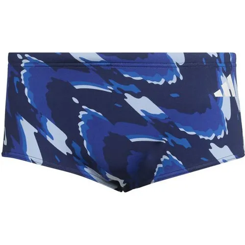 adidas RIPSTREAM Team Graphic Badehose für Herren, Dunkelblau/Semi Lucid Blau, Größe 34 - Eng anliegende Badehose mit Kordelzug, hergestellt aus 100 % recyceltem Polyester. Ideal für sportliche Aktivitäten im Wasser mit hoher Bewegungsfreiheit.
