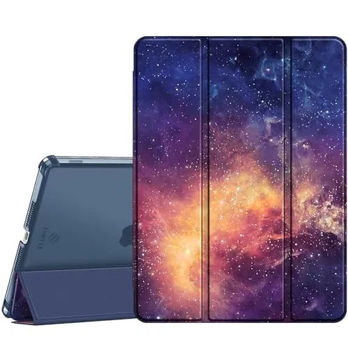 Fintie Hülle für iPad 9. Generation 2021/8. Gen 2020/7. Gen 2019 10.2 Zoll mit Stifthalter, ultradünne leichte Schutzhülle mit transparenter Rückseite und Auto Schlaf/Wach Funktion, Die Galaxie