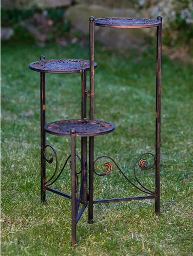 Aubaho Dekoobjekt 3-stufige Blumenbank – Nostalgie Blumentreppe aus Eisen - Stabile und dekorative Blumentreppe aus Eisen, handgefertigt für ein antikes Flair. Flexibel aufstellbar durch drehbare Ebenen, ideal für kreative Pflanzenarrangements. Maße: 55x65x55 cm.