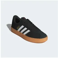 Adidas VL Court 3.0 - Schwarz: Stylischer Sneaker - Sneaker mit weichem Leder-Obermaterial und legendären 3-Streifen. Die vulkanisierte Gummiaußensohle sorgt für einen edgy Touch und hohen Komfort.