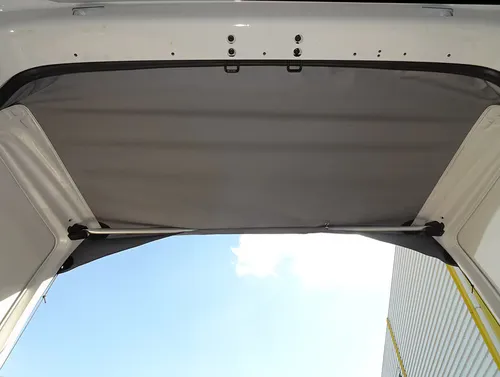 Reimo Heck Sonnendach für VW T5/T6/T6.1 - Zelt für VW Campingbusse, schützt vor Sonne und Regen mit praktischen Flügeltüren für einfachen Zugang.