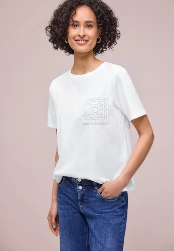 Street One T-Shirt mit Crochet-Tasche Off White - Stylisches T-Shirt mit einzigartiger Crochet-Tasche, ideal für lässige Outfits. Perfekt für den Alltag und angenehm zu tragen.