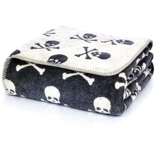 Glart Kuscheldecke Grau Skulls XL 150x200 cm - Tagesdecke aus flauschigem Premium-Material, ideal für gemütliche Abende auf dem Sofa oder beim Camping; fusselfrei und schadstoffgeprüft für Allergiker.