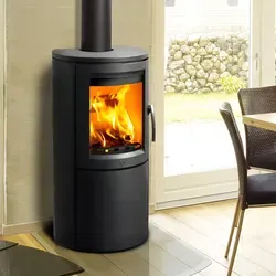 VARDE OVNE Kaminofen AURA 1 - 5 kW Holzofen in Schwarz - Kaminofen in elegantem Schwarz, Energieeffizienzklasse A+, ideal für gemütliche Wärme und stilvolle Akzente in Ihrem Zuhause.