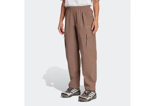 adidas TERREX XPLORIC Outdoorhose – Ideal für Abenteuer - Die adidas TERREX XPLORIC Outdoorhose bietet optimale Bewegungsfreiheit und einen UV-Schutzfaktor 50. Perfekt für Wanderungen und Abenteuerreisen, mit praktischem Stauraum in Cargotaschen.