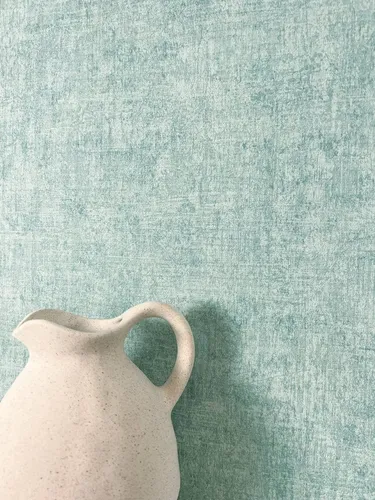 NEWROOM Vliestapete Blau - Moderne Struktur in Türkis Grün - Sanfte türkise Vliestapete mit dezenter Textilstruktur für eine entspannende Wohnatmosphäre. Hochwertige, strapazierfähige Qualität, einfach zu verarbeiten und ideal für einen frischen Coastal-Look.