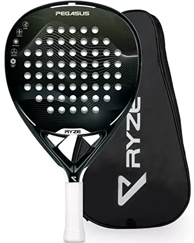 RYZE Pegasus Padel Schläger - 100% Kohlefaser für Power & Kontrolle - Entdecken Sie den RYZE Pegasus Padel Schläger, leicht und langlebig mit nur 360g. Der EVA 17 Schaumkern sorgt für perfekte Balance zwischen Power und Präzision. Inklusive kostenloser Schutzhülle für optimalen Transport.