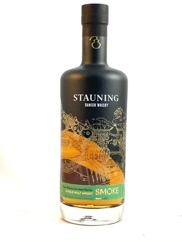 Stauning SMOKE - Floor Malted Smoked Barley - Danish Single Malt Whisky, handwerklich hergestellt mit regionalen Zutaten, reift in einer einzigartigen Fasskombination für ein unverwechselbares Aroma.